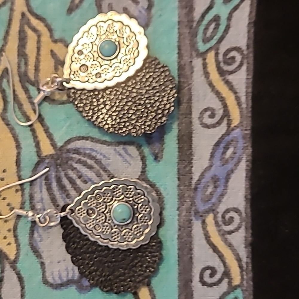 Hand crafted turquoise and silver plated necklace and earring set - Picture 5 of 5